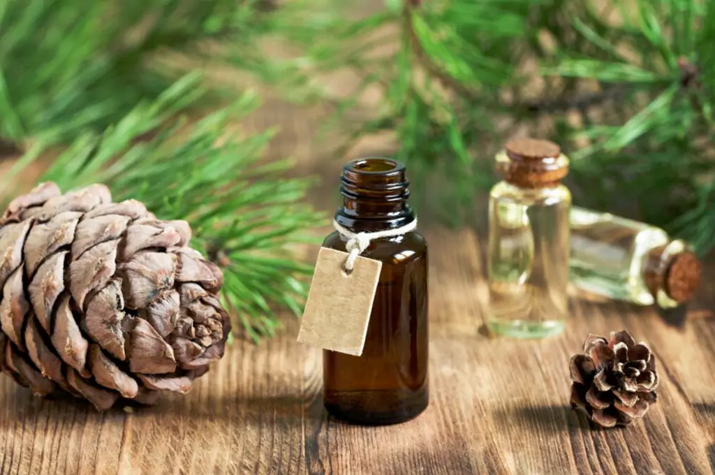 cedarwood essential oil's uses and benefits